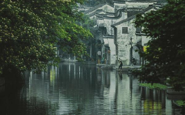 苏菲亚和安伯的休闲装